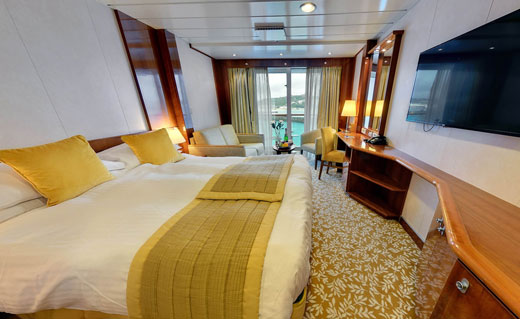 Fred Olsen Cruises Black Watch Balcony Suite.jpg